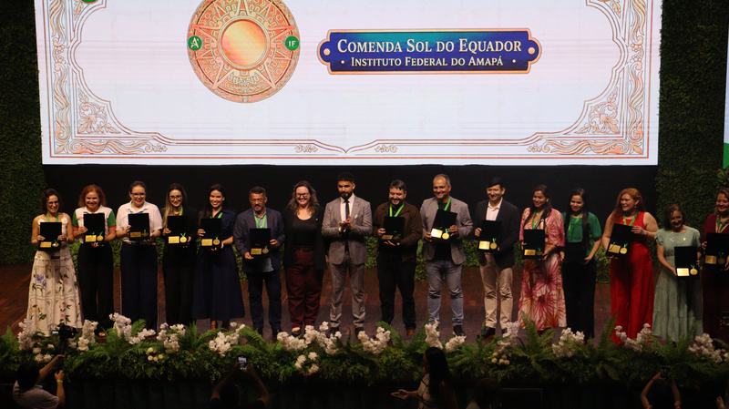 Servidores recebem Comenda do Sol do Equador